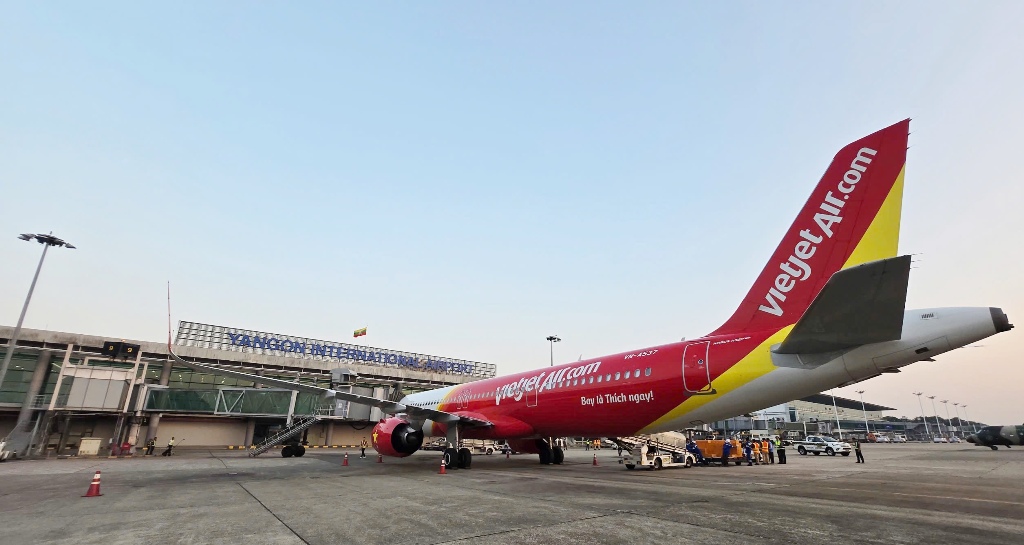 Vietjet Air đưa đoàn cứu trợ của Việt Nam sang Myanmar sau động đất